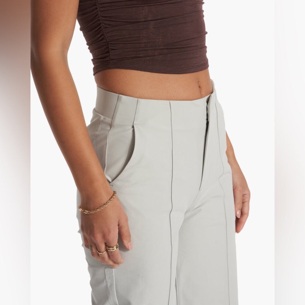 NWT Vuori Womens Meta Wideleg VersaLife™ Pant in Vapor - Picture 2 of 9